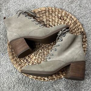 Lucky Brand Chunky Tan Ankle Combat Heeled Boots 9.5 Laced